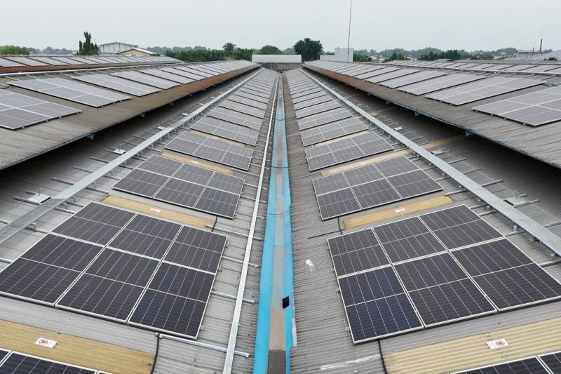 modena-energy-resmikan-instalasi-solar-panel-di-gresik