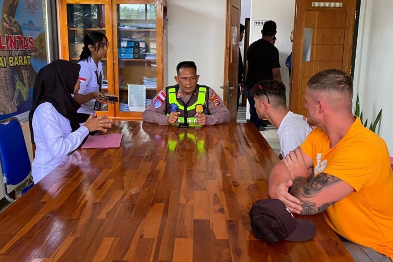 Polisi-Imigrasi amankan dua WNA melanggar lalu lintas di Labuan Bajo