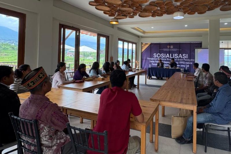 Imigrasi Labuan Bajo mengedukasi warga di Manggarai-NTT cegah TPPO