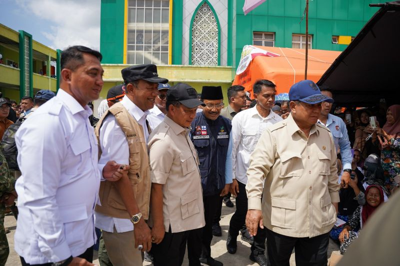 Mendagri dampingi Presiden tinjau lokasi pengungsi banjir Langkat