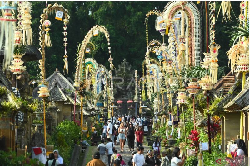 desa-wisata-penglipuran-beri-pengalaman-turis-sehari-jadi-orang-bali