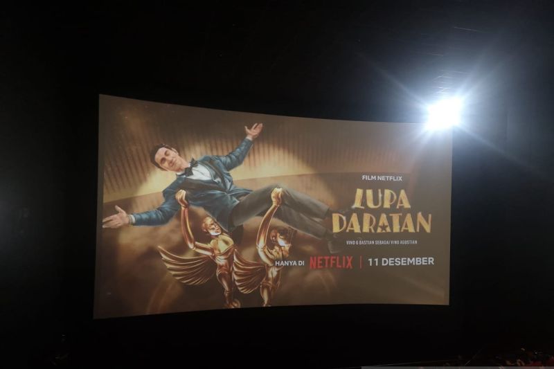 Lupa Daratan, eksplor komedi Ernest Prakasa terhadap Vino G. Bastian