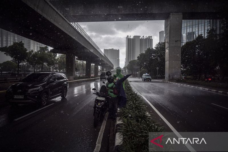 Sabtu, sebagian Jakarta diperkirakan hujan pada siang dan sore hari