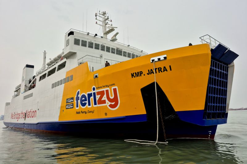 asdp-kerahkan-kmp-jatra-i-perkuat-distribusi-bantuan-bencana-sumatera