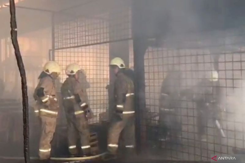 350 kios di Pasar Induk Kramat Jati Jakarta Timur hangus terbakar