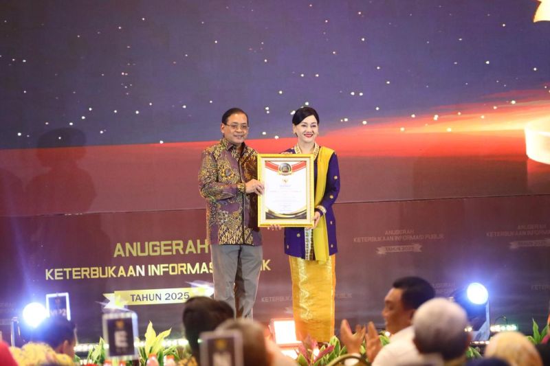 ojk-dianugerahi-penghargaan-badan-publik-terbaik-nasional-oleh-kip