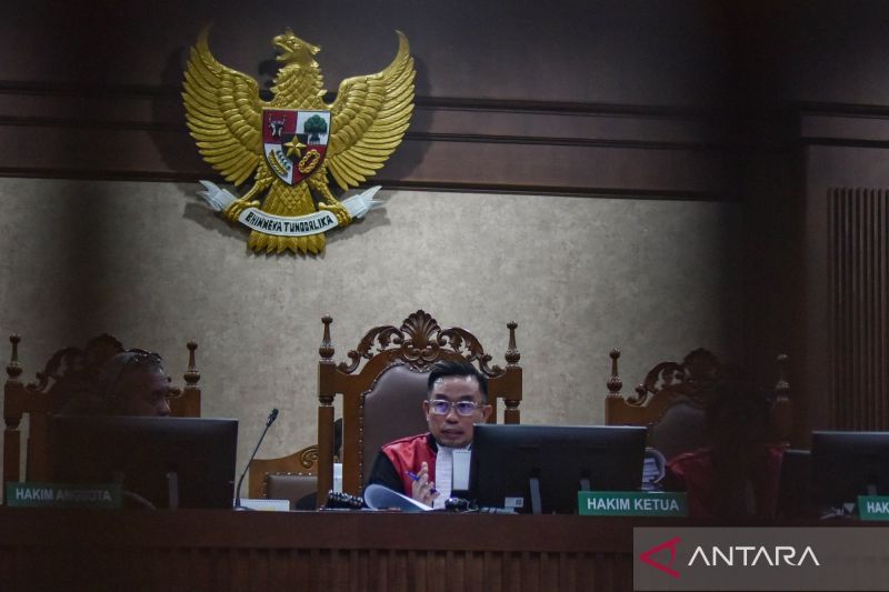 Sidang perdana kasus korupsi Nadiem Makarim ditunda karena sakit