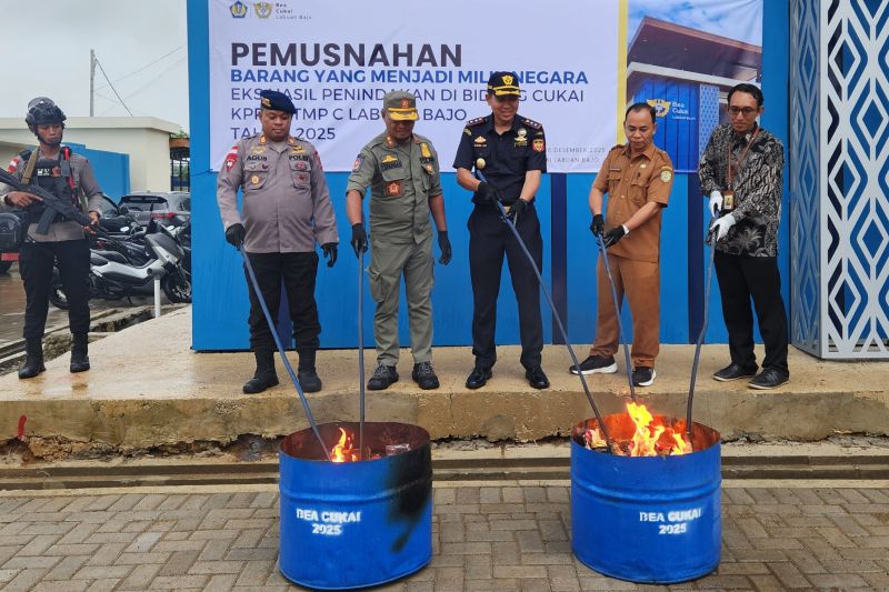 Bea Cukai Labuan Bajo memusnahkan rokok ilegal hasil 55 penindakan