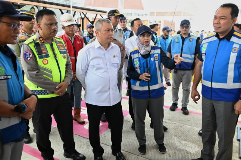 menhub-pastikan-kesiapan-transportasi-darat-natal-tahun-baru-di-jatim