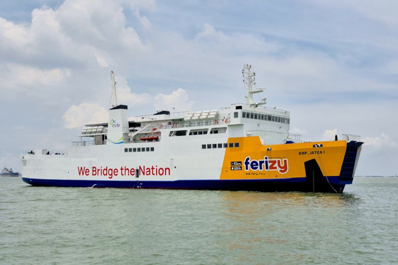 asdp-kmp-jatra-i-diberangkatkan-angkut-44-ton-bantuan-ke-sumatera