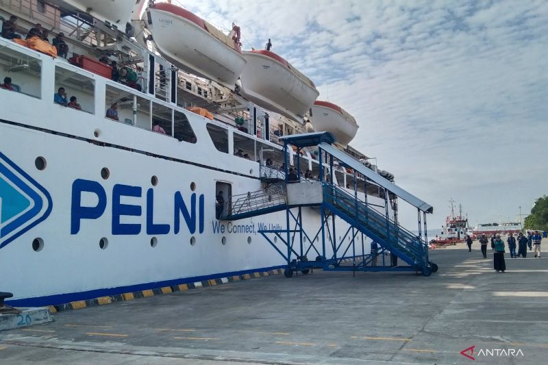 pelni-mulai-layani-mudik-natal-di-pelabuhan-benoa-bali