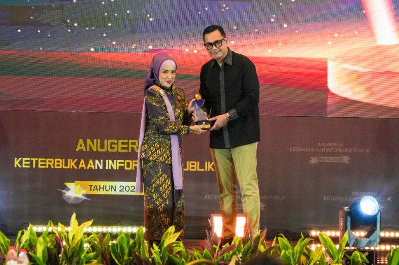 holding-bumn-danareksa-raih-predikat-badan-publik-informatif-dari-kip