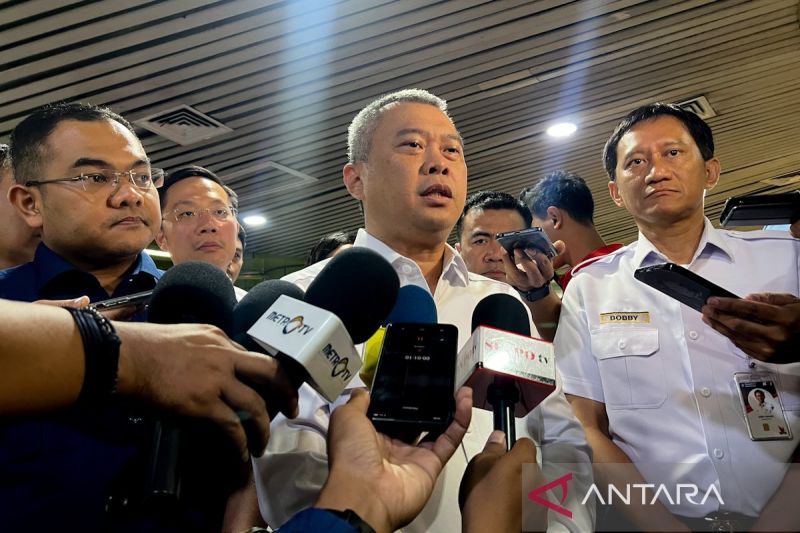 menhub-kereta-api-berperan-strategis-saat-natal-tahun-baru