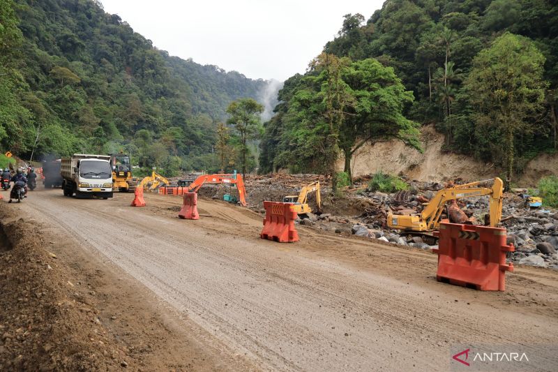 hutama-karya-percepat-pengerjaan-jalan-lembah-anai-tanah-datar