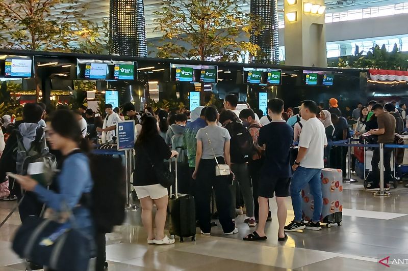 traffic-penumpang-periode-nataru-di-soetta-mulai-meningkat