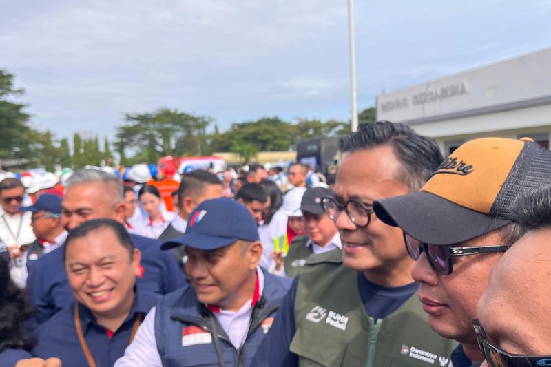 Truk bantuan Danantara