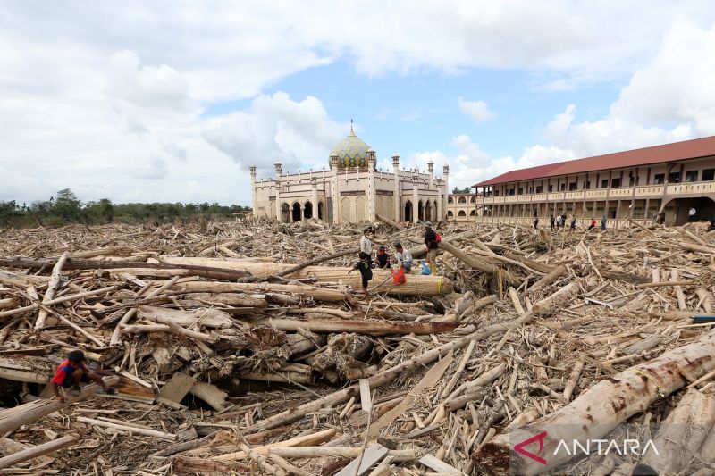 iwip-salurkan-bantuan-kemanusiaan-bagi-korban-bencana-di-sumatera