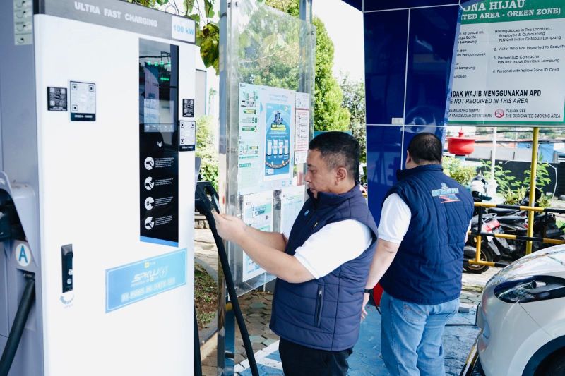 pln-lampung-siagakan-64-spklu-dukung-kelancaran-natal-dan-tahun-baru