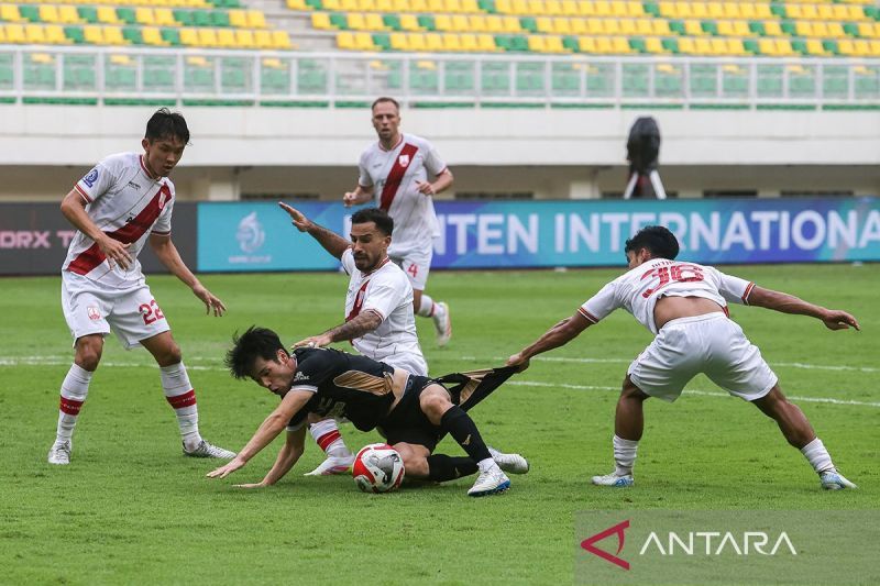Dewa United perpanjang derita Persis dengan menang telak 5-1