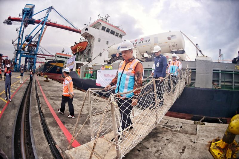 menhub-kapal-barito-mas-kirim-bantuan-ke-aceh-bentuk-negara-hadir