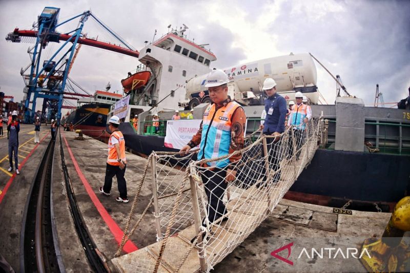 menhub-kapal-barito-mas-kirim-bantuan-ke-aceh-bentuk-negara-hadir