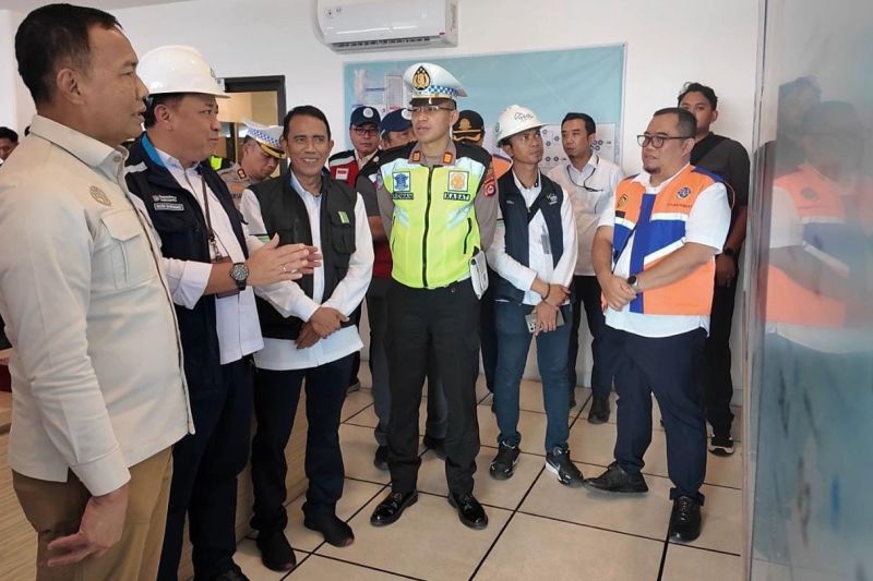 kemenhub-tangani-antrean-panjang-kendaraan-di-pelabuhan-merak