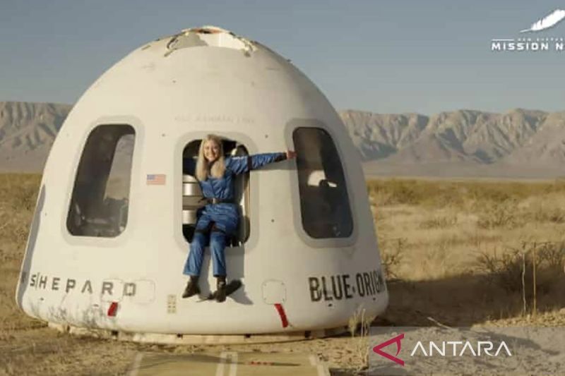 Blue Origin Kirim Pengguna Kursi Roda Pertama ke Luar Angkasa