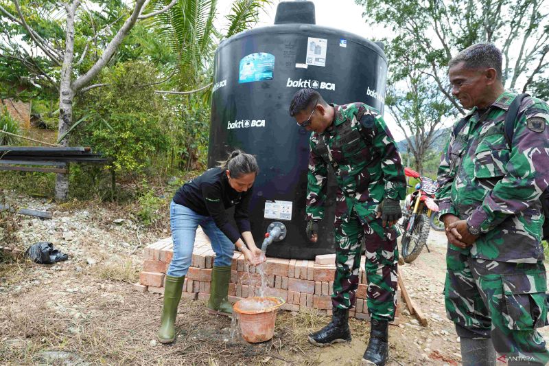 bca-salurkan-bantuan-dan-bangun-instalasi-air-bersih-di-sumatra