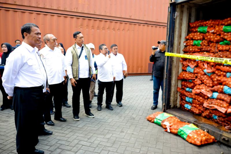 mentan-tegaskan-tak-ada-toleransi-bagi-impor-pangan-ilegal