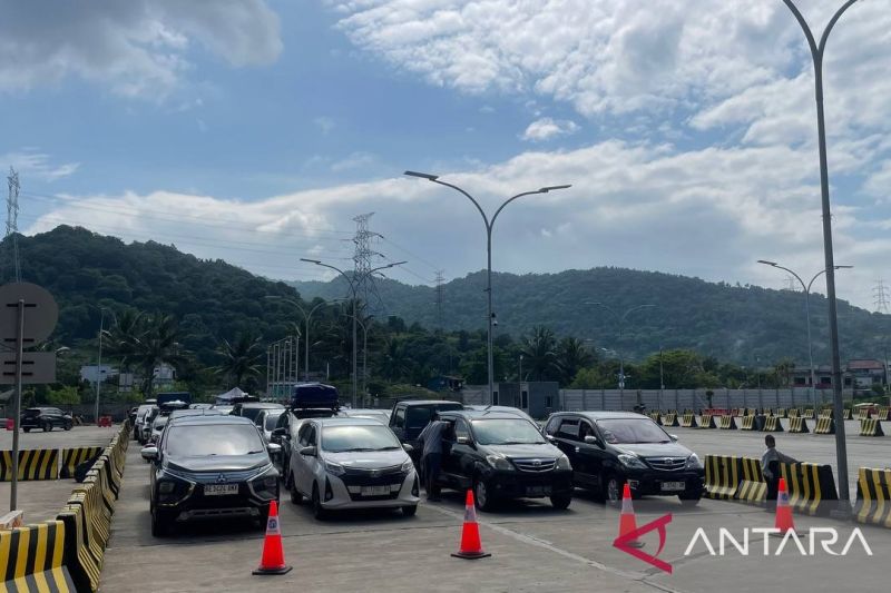 asdp-prediksi-puncak-arus-mudik-natal-di-merak-pada-23-24-desember