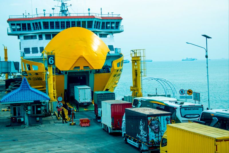 asdp-rantai-logistik-nasional-tetap-bergerak-saat-natal-tahun-baru