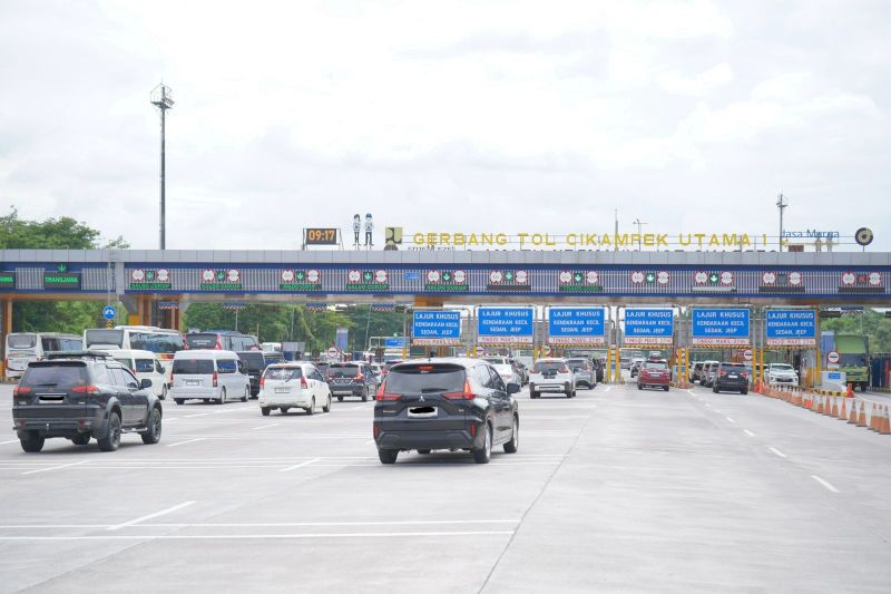 tol-jakarta-cikampek-berlakukan-contraflow-pada-kamis-pagi