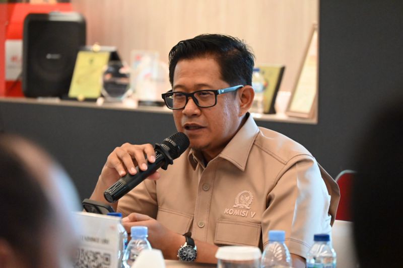 anggota-dpr-sudjatmiko-dorong-integrasi-transportasi-di-stasiun-bekasi