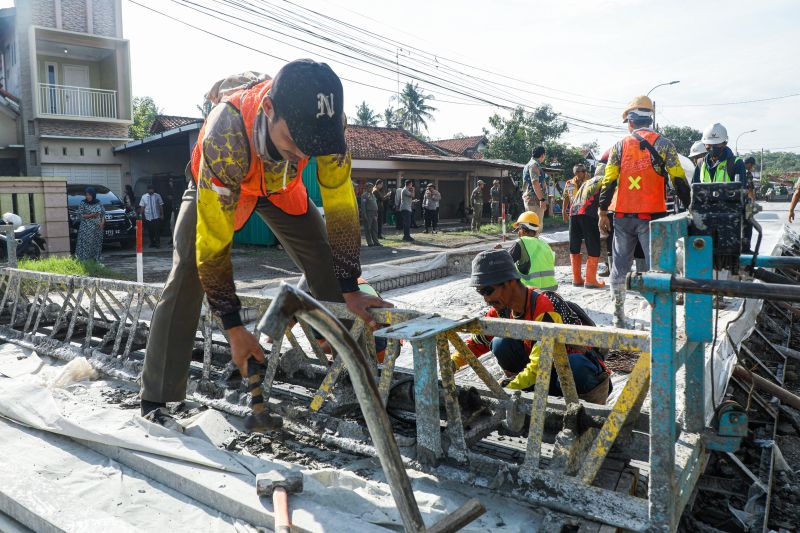 total-pembenahan-jalan-jembatan-di-jateng-capai-244012-km