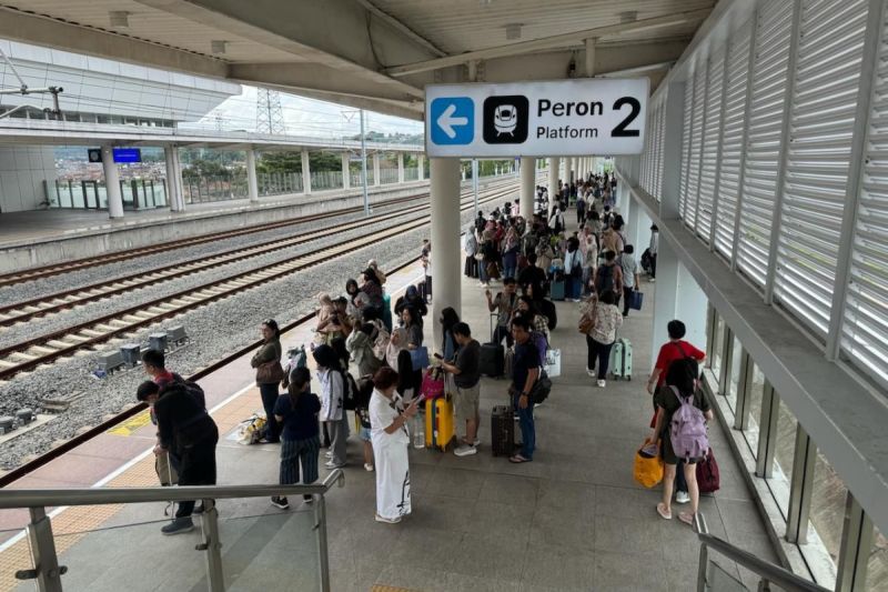 ribuan-wisatawan-malaysia-gunakan-whoosh-untuk-wisata-di-libur-nataru