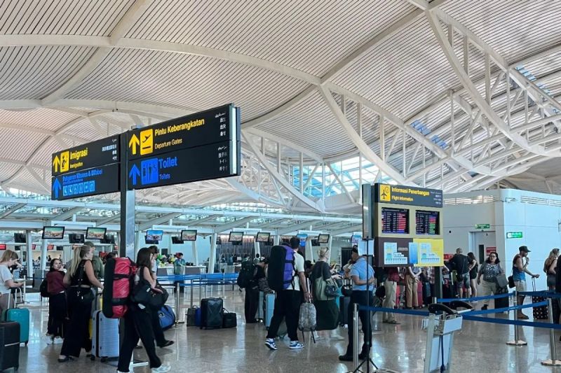 kemenhub-penerbangan-natal-tahun-baru-di-bali-berjalan-lancar