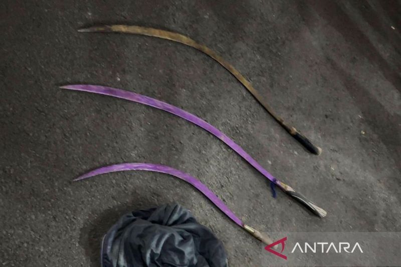 Polisi ringkus empat remaja bersenjata tajam di Kemayoran