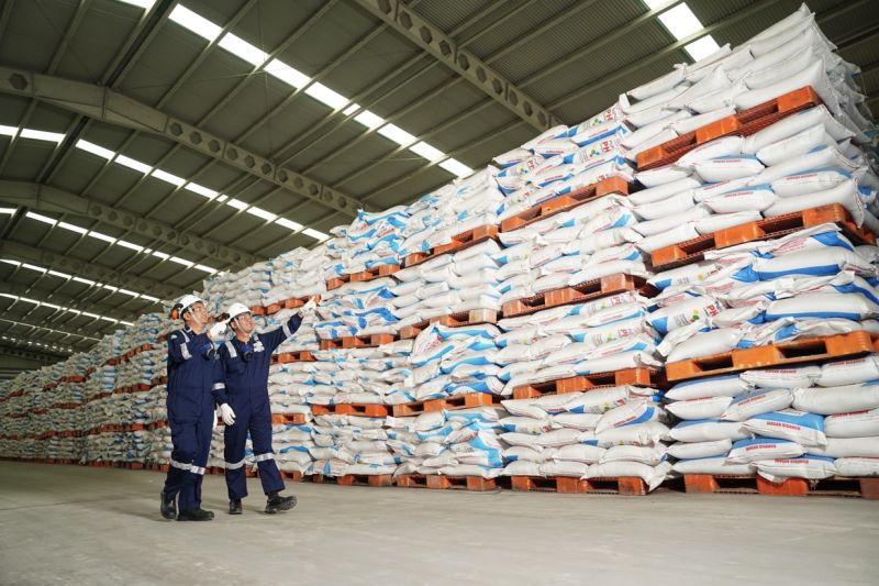 petrokimia-gresik-siapkan-stok-pupuk-di-atas-ketentuan-demi-petani