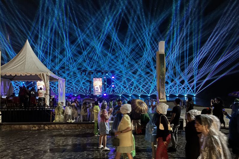 Meski hujan, lebih 55 ribu orang telah masuk Ancol