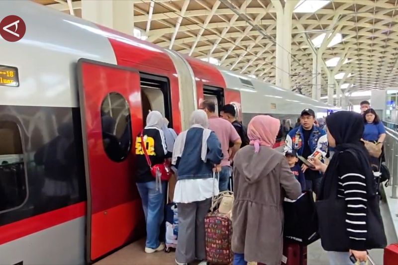 jumlah-penumpang-whoosh-tembus-24-ribu-saat-libur-natal