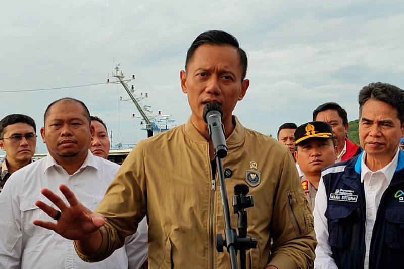 menko-ahy-ingatkan-operator-pelabuhan-akan-keamanan-di-libur-nataru