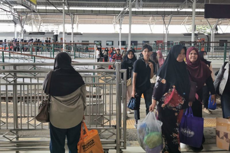 kai-daop-5-purwokerto-layani-255509-penumpang-selama-nataru