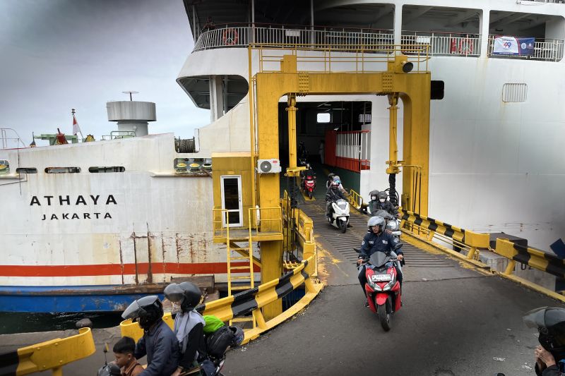 asdp-bakauheni-layani-647989-penumpang-selama-masa-natal-tahun-baru