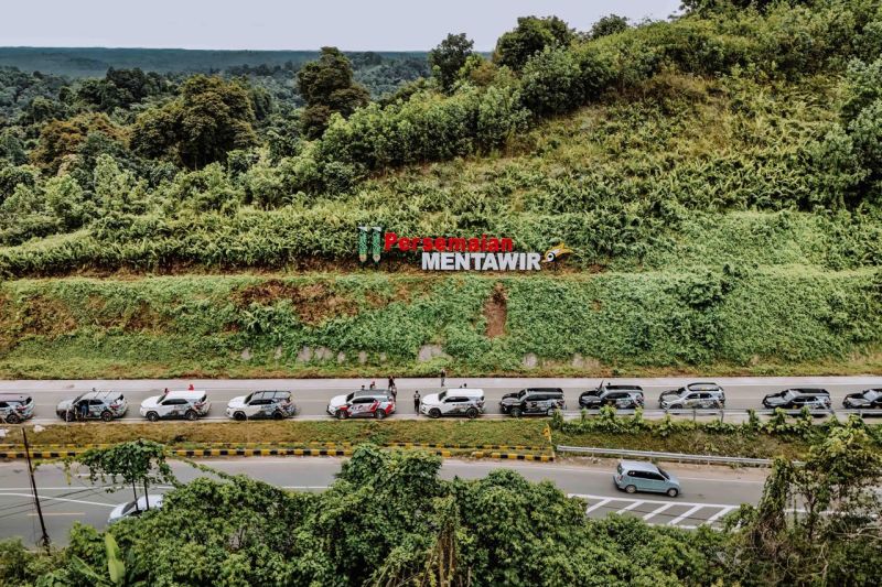 komunitas-toyota-fortuner-gelar-turing-discover-borneo-island