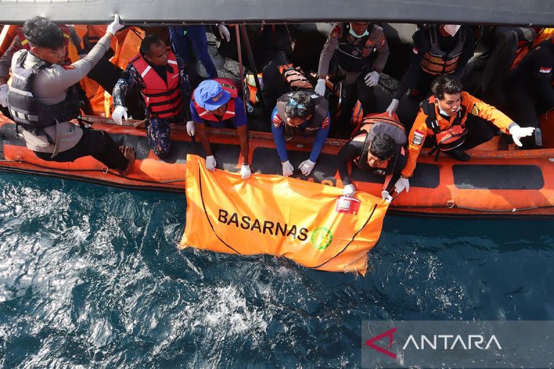 Tim SAR kembali temukan satu korban kapal tenggelam di Labuan Bajo