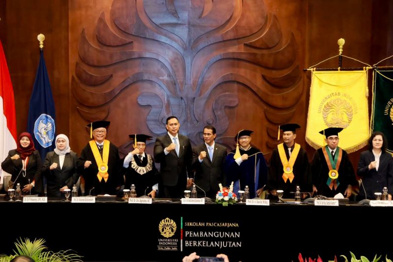 dirut-bulog-komitmen-kawal-swasembada-ri-saat-sidang-doktoral-di-ui