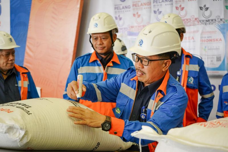 produksi-pupuk-kaltim-lampaui-target-capai-667-juta-ton-di-2025