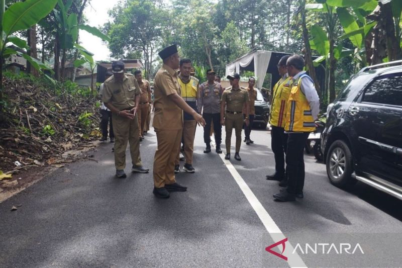 kementerian-pu-bangun-jalan-beton-ruas-batang-pekalongan-rp251-miliar