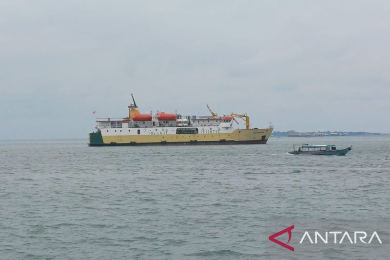 pelni-tanjungpinang-tunda-pelayaran-kapal-akibat-gelombang-25-m