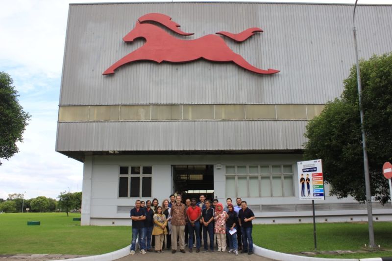 kedubes-swedia-kunjungi-pabrik-tvs-yang-ada-di-indonesia